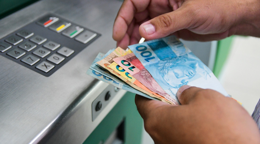 Servidores públicos estaduais começam a receber salário de dezembro