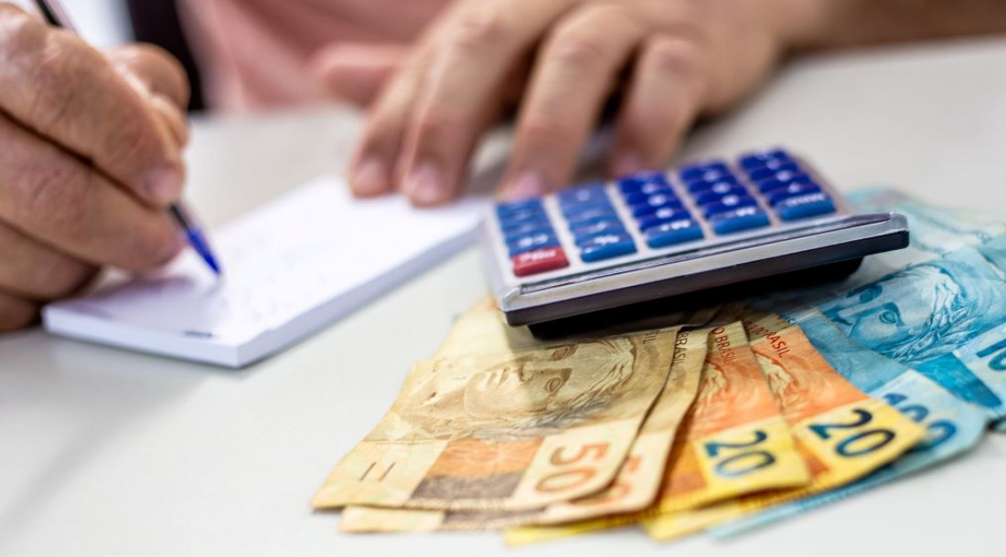 Governo aprimora gestão fiscal, equilibra contas públicas e garante mais recursos para Saúde e Educação