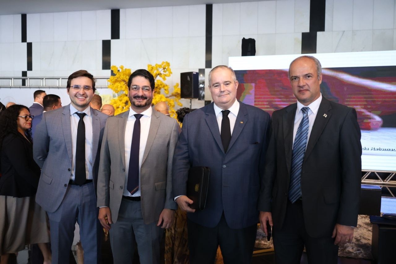 Secretário-Executivo Luciano Filho visita exposição de artesanato goiano