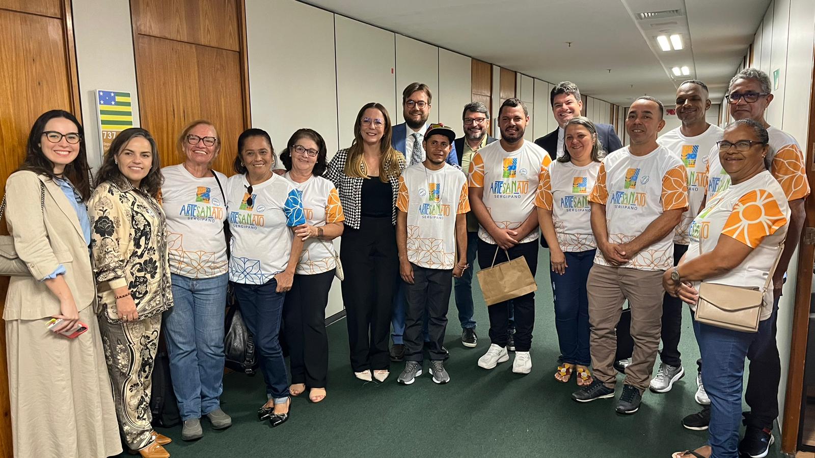 Artesãos sergipanos visitam parlamentares no Congresso Nacional